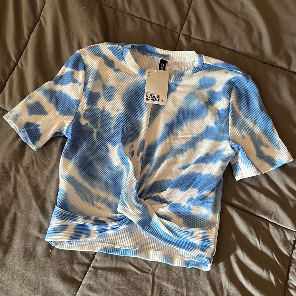 Crop top tie-dye shirt